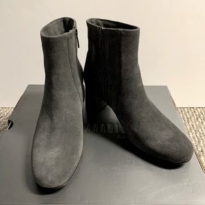 NWB la canadienne Jiji Women Suede boots Gray Elegant Size 7 M